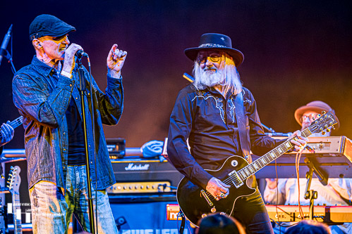 Peter Yeomans on vocals, Nick Singleton on guitar