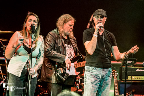 Peter Yeomans & Sarah Warren on vocals, Martin Raggett on bass