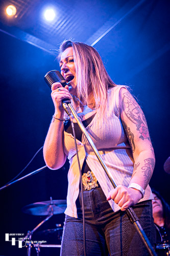 Sarah Warren on vocals