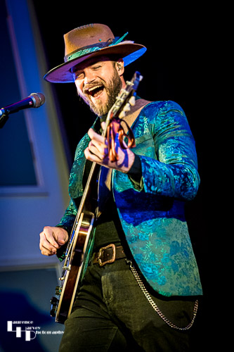 Thomas Heppell on vocals & guitar