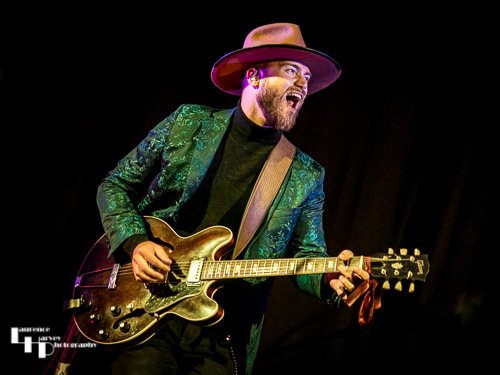 Thomas Heppell on vocals & guitar