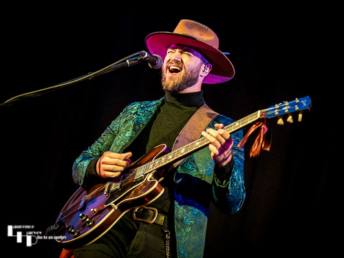 Thomas Heppell on vocals & guitar