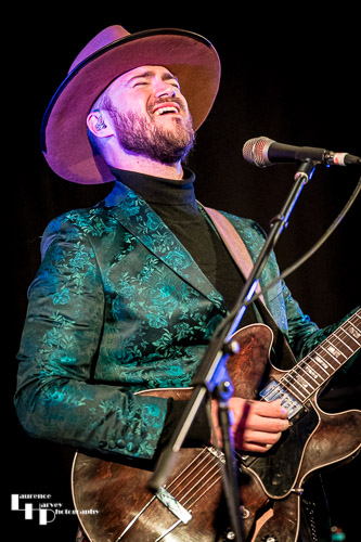 Thomas Heppell on vocals & guitar