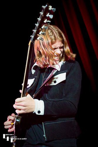 Toby Lee on vocals & lead guitar