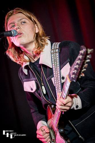 Toby Lee on vocals & lead guitar