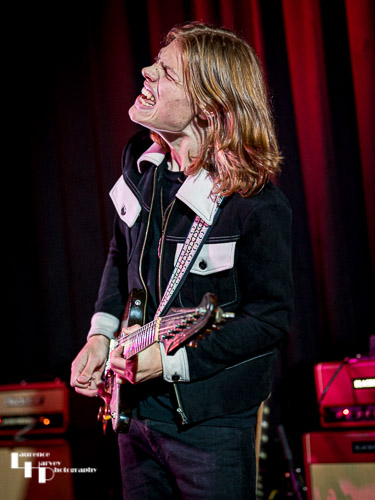 Toby Lee on vocals & lead guitar