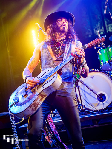 Troy Redfern on vocals & guitar