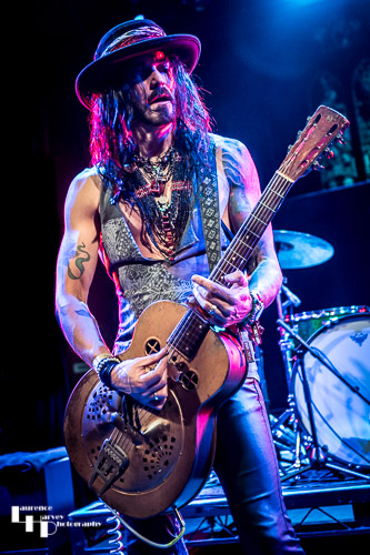 Troy Redfern on vocals & guitar