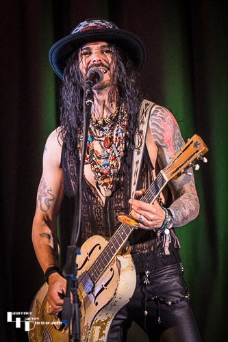 Troy Redfern on vocals & guitar