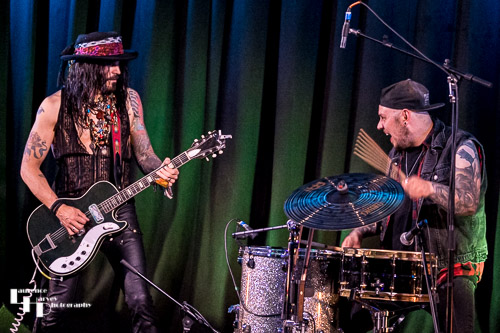 Troy Redfern on vocals & guitar, Nicky Waters on drums