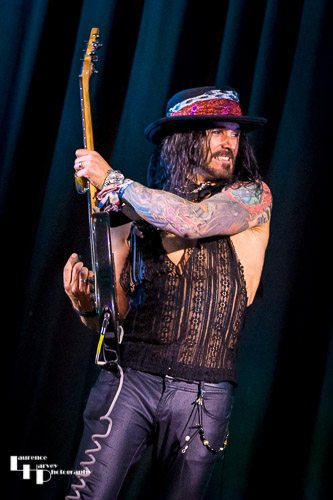 Troy Redfern on vocals & guitar