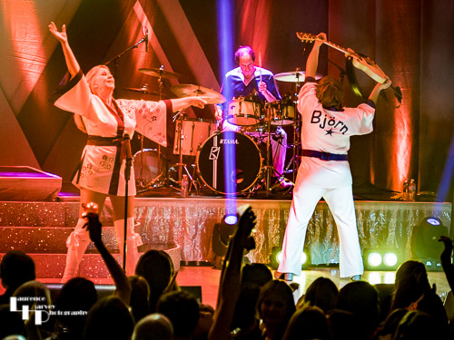 'Agnetha' on vocals, 'Bjorn' (Julian Dodd) on guitar, Andrew Hawkins on drums