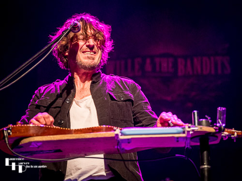 Wille Edwards on lap steel & vocals