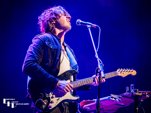 Wille Edwards on guitar & vocals