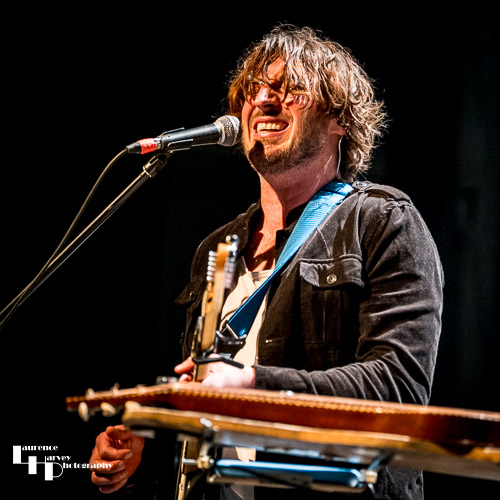 Wille Edwards on guitar & vocals