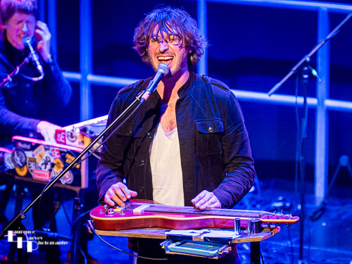 Wille Edwards on lap steel & vocals