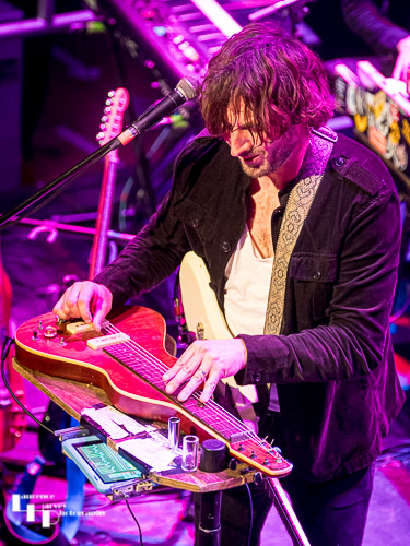 Wille Edwards on lap steel & vocals