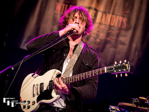 Wille Edwards on guitar & vocals