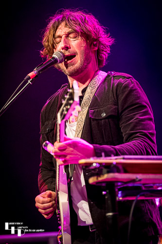 Wille Edwards on guitar & vocals