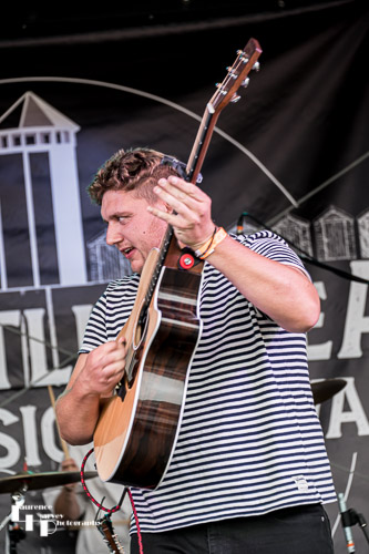 Joe Sherwood on vocals & guitar