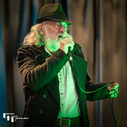 Dave Bowyer on vocals & harmonica