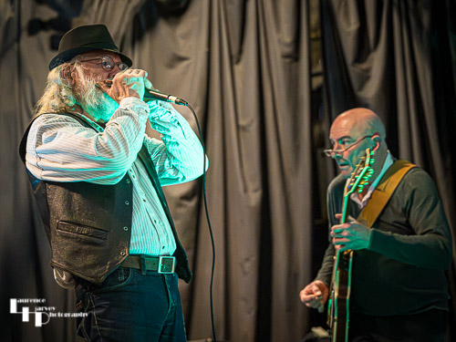 Dave Bowyer on vocals & harmonica, Dave Webster on guitar