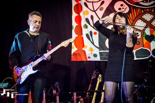 Ophelia Mills on violin & Roberto Wonder on guitar