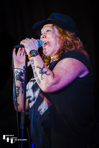 Fiona Harmon on vocals