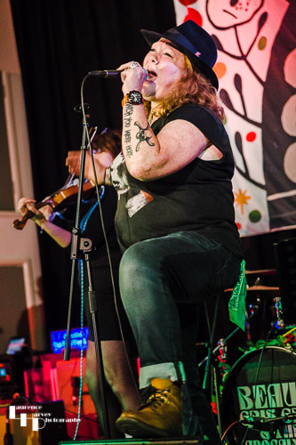 Fiona Harmon on vocals