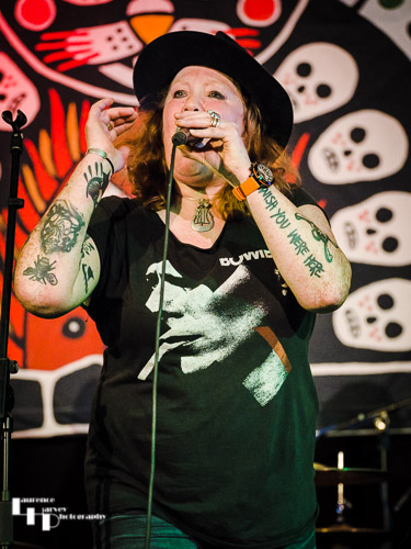 Fiona Harmon on vocals