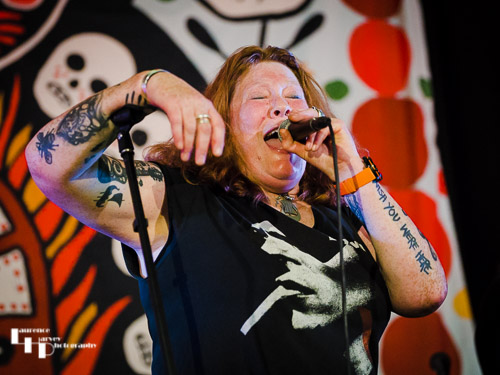 Fiona Harmon on vocals