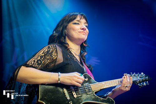 Grace Bond on vocals & mandolin