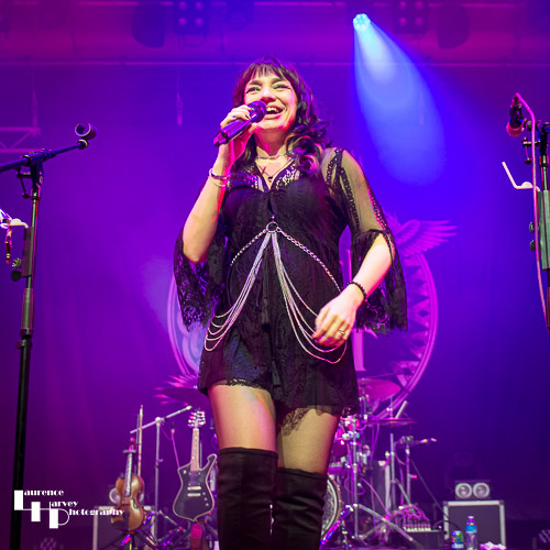 Grace Bond on vocals