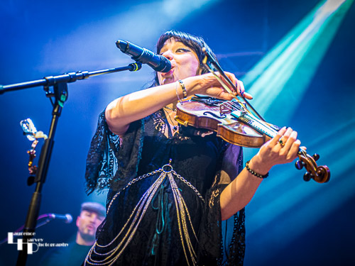 Grace Bond on vocals & violin