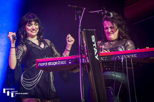 Grace Bond on vocals, Emily Frances on keys