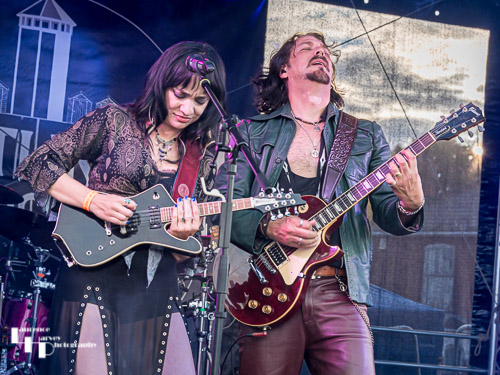 Grace Bond on vocals & mandolin