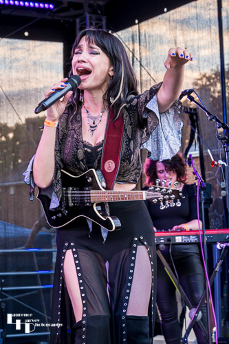 Grace Bond on vocals & mandolin