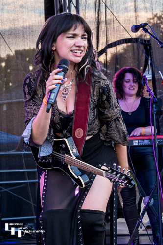 Grace Bond on vocals & mandolin