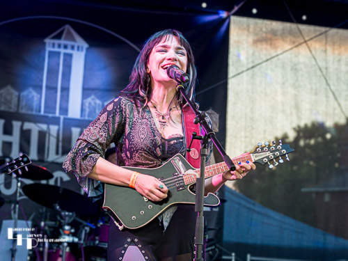 Grace Bond on vocals & mandolin