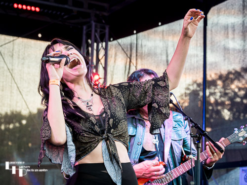 Grace Bond on vocals