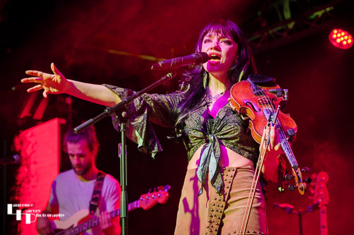 Grace Bond on fiddle & vocals