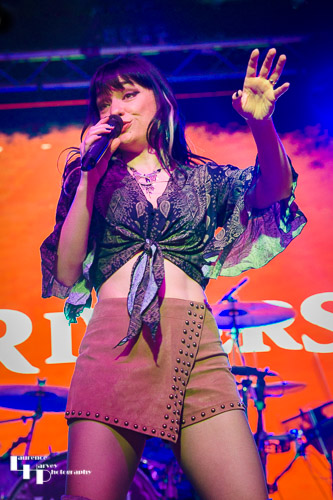 Grace Bond on vocals