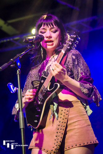 Grace Bond on mandolin & vocals