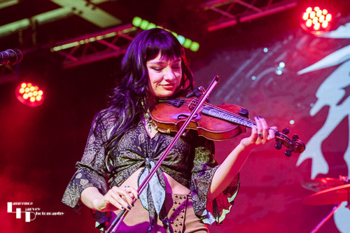 Grace Bond on fiddle & vocals