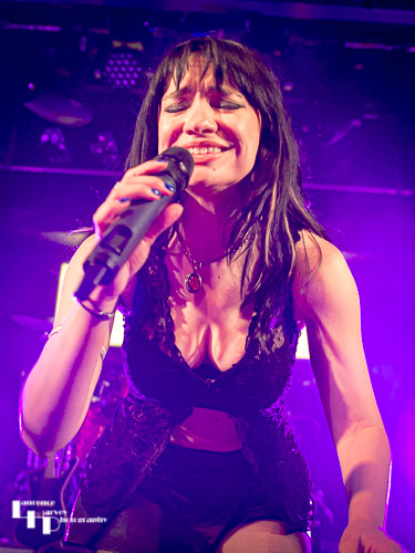 Grace Bond on vocals