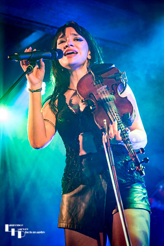 Grace Bond on vocals & violin