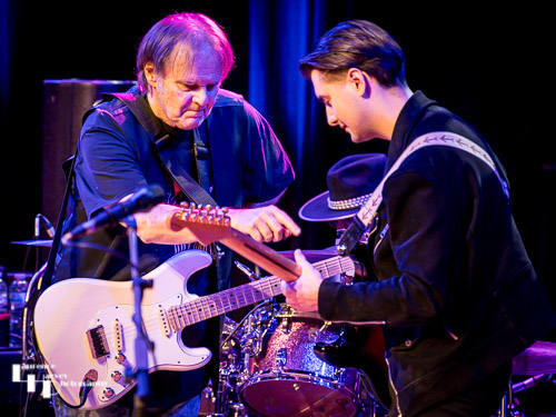Walter Trout & Brett Smit-Daniels on guitar