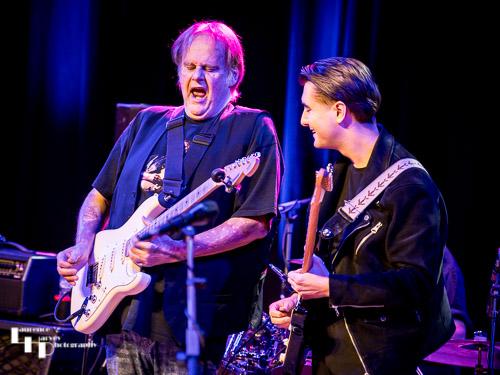 Walter Trout & Brett Smit-Daniels on guitar