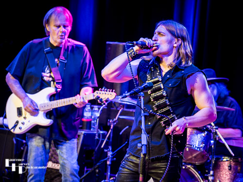 Walter Trout on vocals & guitar, guest, Will Wilde on harp