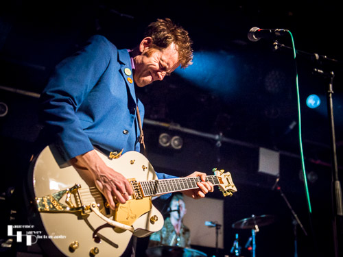 Ray Waters on vocals & guitar
